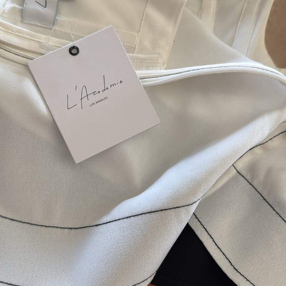 Vera Top in White by
L'ACADEMIE - Picture 11 of 14
